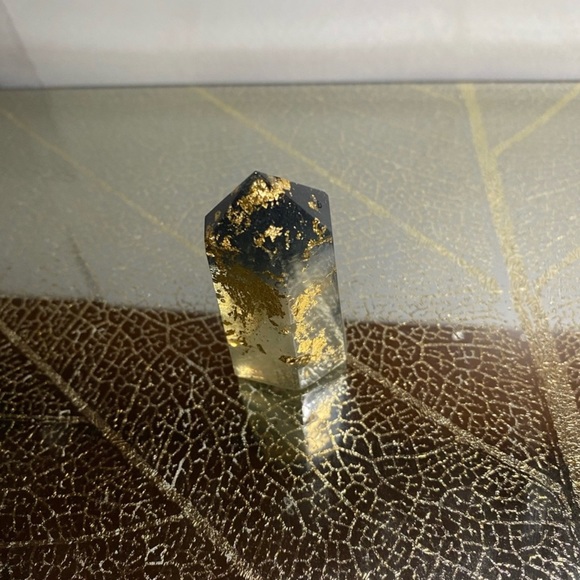 [❌]  Single small standing up crystal with gold flakes inside 💙 - Picture 10 of 16